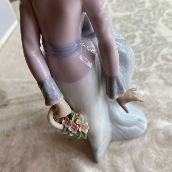 RETIRED 1994 ‘BASKET OF LOVE LLADRO’ PORCELAIN FIGURINE -Item# 01007622 - Picture 8 of 14